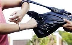 Καλαμαριά: Άρπαξαν τσάντα γυναίκας μέρα μεσημέρι