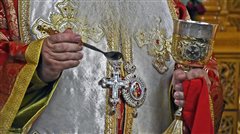 Ιερά Σύνοδος για κορωνοϊό: Κοινωνούμε κανονικά - Θα γίνουν δεήσεις - Οδηγίες (βιντεο)