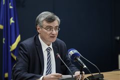 Κορονοϊός: Στους 130 οι νεκροί - 48 στην εντατική