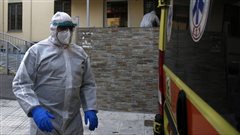 Κορονοϊός: 128 οι νεκροί - Κατέληξε 59χρονη στο ΑΧΕΠΑ