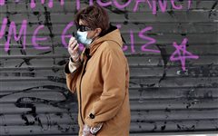 Μάσκες: Επάρκεια στην αγορά, αλλά αυξάνεται η ζήτηση
