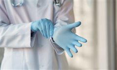 Εξαντλήθηκαν τα χειρουργικά γάντια στα νοσοκομεία!