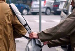 Καλαμαριά: Έκλεψαν τσαντάκι με 27.000€ με την απειλή κατσαβιδιού