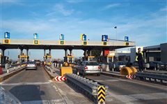Θεσσαλονίκη: «Μπλόκο» από αγρότες για τα νέα διόδια