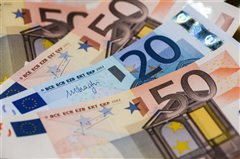 Δώρο Χριστουγέννων: Σε δυο δόσεις στους εργαζομένους σε αναστολή
