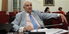 Ο ψευτογιατρός κατηγορείται ότι «έφαγε» 9,5 εκατ. από τον Κοντομηνά – Video