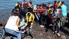 Τουλάχιστον 220 πρόσφυγες-μετανάστες έφθασαν τη νύχτα στη Λέσβο