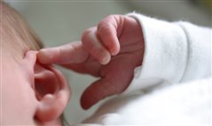 Εγκυμοσύνη: Το κάπνισμα της μητέρας μειώνει την ακοή του μωρού