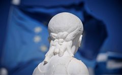 Τα σχέδια της κυβέρνησης για κατώτατο μισθό και καλύτερες θέσεις εργασίας