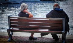 Απόφαση-βόμβα: Επιστρέφονται δώρα Χριστουγέννων και Πάσχα στους συνταξιούχους