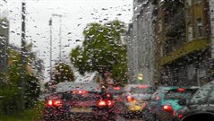 Όταν χτυπάει κεραυνός: Το λάθος που δεν πρέπει να κάνεις ποτέ όταν είσαι μέσα σε αυτοκίνητο