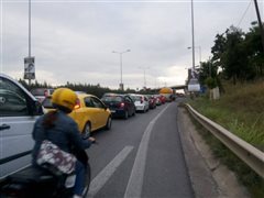 Τώρα: Φωτιά πήρε αυτοκίνητο στον Περιφερειακό Θεσσαλονίκης