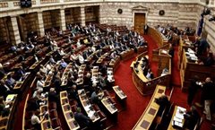 Η «μάχη» στη Βουλή για την πρόταση δυσπιστίας κατά της κυβέρνησης