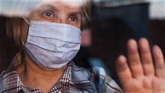 Η πρώτη χώρα που το τολμάει: Καραντίνα τέλος για όσους είναι θετικοί!