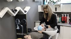Λειτουργούν από σήμερα βιβλιοπωλεία, κομμωτήρια, κουρεία και ΚΤΕΟ