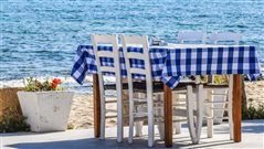 Για λίγους κι εκλεκτούς: Η ταπεινή ταβέρνα στο περιβόλι με τζίρο 4,5 εκατ. τη μέρα που έγινε το χρυσωρυχείο της Μυκόνου