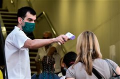 Αν δεν υπάρξει σημαντική πτώση στα κρούσματα: Το μέτρο κατά του COVID που πέφτει στο τραπέζι της κυβέρνησης